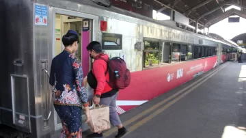 HUT Ke-78 RI, KAI Daop 8 Surabaya Hadirkan Livery Khusus