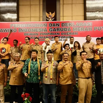 PRAWIRO KALTIM DEKLARASI PRABOWO PRESIDEN DAN DILANTIK  KETUA WANHAT HASHIM DJOYOHADIKUSUMO DIDAMPINGI SEKJEN ANTON CHARLIYAN