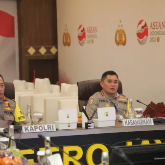Kapolri Pantau Command Center Pengamanan KTT Asean
