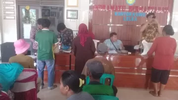 Ratusan Warga Lelea, Indramayu Dapat Bantuan Beras 10Kg