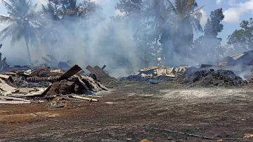 Si Jago Merah Melalap Pabrik Sabut Kelapa Di Desa Karangmulya