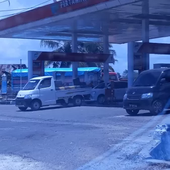 MODUS BARU PENIMBUN BBM SOLAR BERSUBSIDI GUNAKAN MOBIL TANGKI YANG SIAP ANGKUT