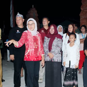 Bupati Nina Agustina Resmikan Pendopo Kampung Adat di Desa Lelea