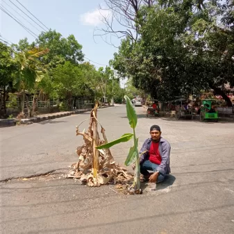Jalan Amblas, LSM KIPFA Maros Soroti Pemda Maros Yang Tutup Mata