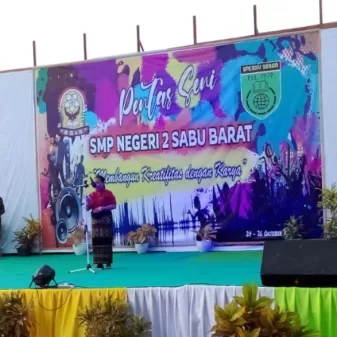 Implementasi Kurikulum Merdeka, SMP Negeri 2 Sabu Barat Gelar Pentas Seni