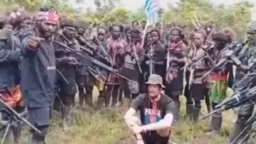 KKB Ancam Tembak Mati Pilot Philip Marthens, Indonesia Diberi Waktu Dua Bulan