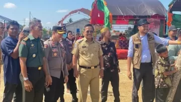 Masyarakat Salo melaksanakan tradisi Bugis pesta panen padi
