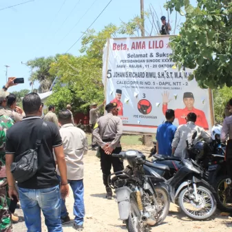 Bawaslu Sabu Raijua Tertibkan Puluhan Baliho Caleg 