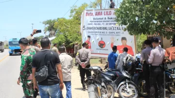 Bawaslu Sabu Raijua Tertibkan Puluhan Baliho Caleg 