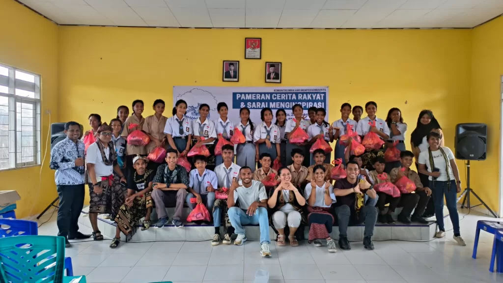 Tanamkan Nilai Kepedulian Dan Cinta Kasih, Komunitas GPS Berbagai Dengan Yatim Piatu Di Smansa Hamer