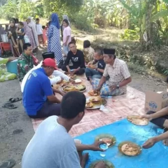 Manre Sipulung Atau Makan Bersama Tradisi Sebelum Turun sawah