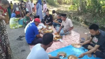Manre Sipulung Atau Makan Bersama Tradisi Sebelum Turun sawah