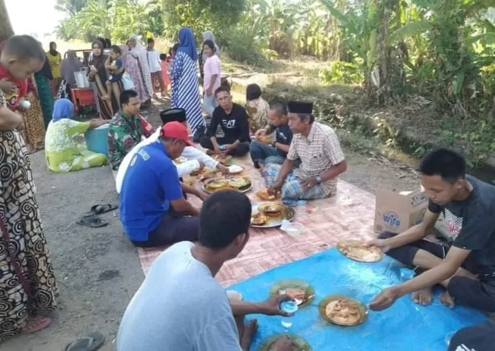 Manre Sipulung Atau Makan Bersama Tradisi Sebelum Turun sawah