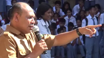 SMAS Katolik Regina Pacis Bajawa NTT Pacu Murid Lestarikan Tradisi Prestasi