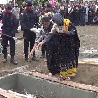 Reynildis Adik Perempuan Almarhum Brimob Boy Jawa Disambut Masuk Polri