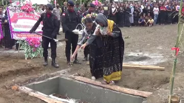 Reynildis Adik Perempuan Almarhum Brimob Boy Jawa Disambut Masuk Polri