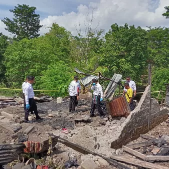 Polres Belu Didesak Singkap Pelaku Pembakar Rumah Pemred Batas Timor, Diduga Akibat Sorot Perjudian