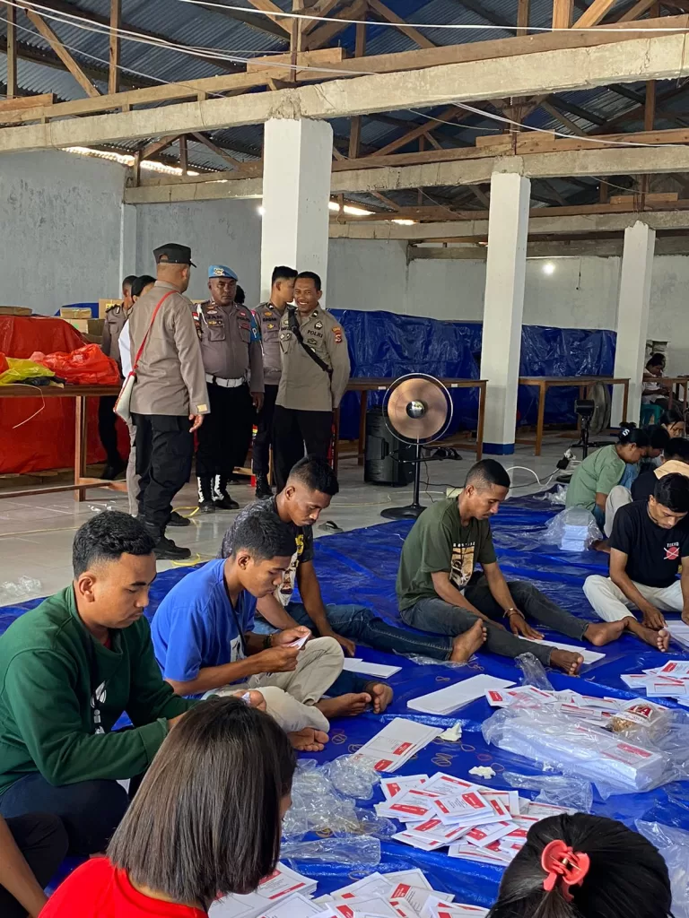 KPU Sabu Raijua Mulai Lipat Surat Suara Pemilu 2024