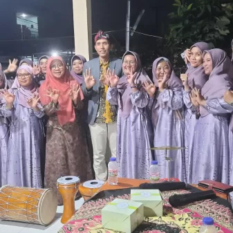 Anggota Dewan Asep Arwin Kotsara Berikan Bantuan ke Warga Taman Alamanda 2 Kota Bekasi