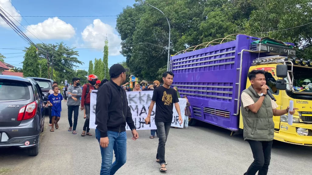Diduga Tak Profesional Dalam Penetapan Tersangka Kades Kadatong, Massa Geruduk Polres Takalar Serta Kajari, Serta Ancam Lakukan Aksi di Polda Sulsel
