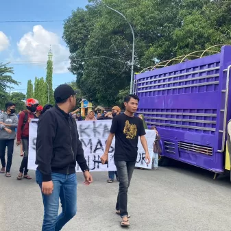 Diduga Tak Profesional Dalam Penetapan Tersangka Kades Kadatong, Massa Geruduk Polres Takalar Serta Kajari, Serta Ancam Lakukan Aksi di Polda Sulsel