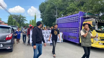 Diduga Tak Profesional Dalam Penetapan Tersangka Kades Kadatong, Massa Geruduk Polres Takalar Serta Kajari, Serta Ancam Lakukan Aksi di Polda Sulsel