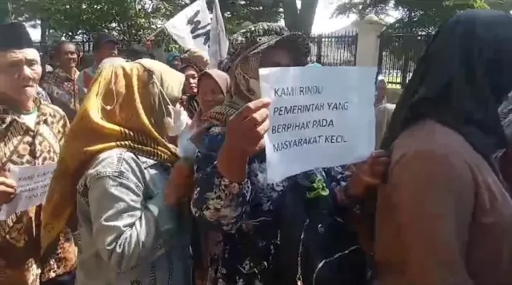 Aksi Masa Petani Sumedang Menuntut Bupati Sumedang, Atas Rekomendasi Surat Tanah Perkebunan