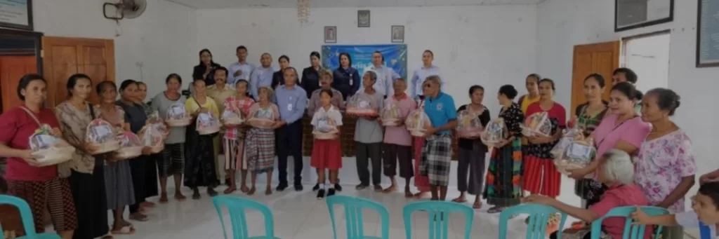 Berbagi Sukacita Natal, Bank NTT Cabang Sabu Raijua Bantu Janda Duda dan Yatim Piatu