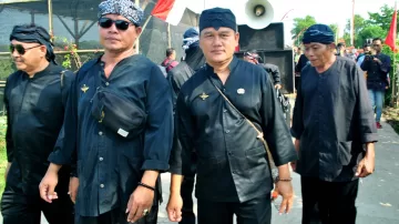 Apresiasi Kuwu Carkana Kepala Desa Cempeh, Hadiri Adat Ngarot
