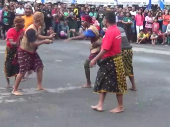 Tinju Adat Sagi So’a Hadap Etu Boawae Hiasi Rangkaian Perayaan HUT Nagekeo XVII