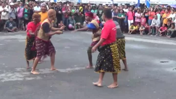 Tinju Adat Sagi So’a Hadap Etu Boawae Hiasi Rangkaian Perayaan HUT Nagekeo XVII