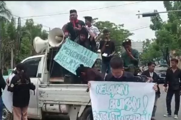 Diduga Empat Nelayan Ditembak Polisi, Warga Suku Bajo Geruduk DPRD Sulawesi Tenggara