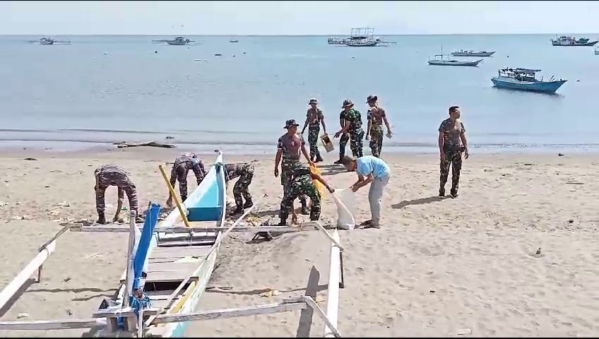 Dalam Rangka Hari Juang Kartika 2023, Kodim 1625 Bakti Kebersihan Pantai Nangadhero Nagekeo