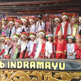 Adat Ngarot Desa Tamansari Indramayu Berlangsung Meriah