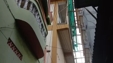 Bangunan Safari Parfum Yang Berlantai 5 Membuat Warga Sekitar Waspada Terkait Material Bangunan Yang Kerap Jatuh