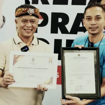 Usai Terima Setifikat TKN, Abah Anton Charliyan Instruksikan Galang Pendekatan Dengan Humanis
