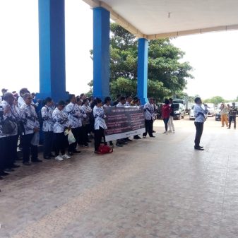 Hak Tak Kunjung Dibayar, Ratusan Guru Di Sabu Raijua Lakukan Demontrasi 