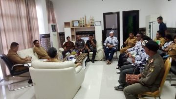 Demo Tuntut Bayar Sertifikasi Guru Di Sabu Raijua Ricuh : Bupati, Sekda Dan Ketua PGRI Sabu Tengah Saling Bentak