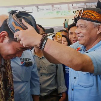 Gibran Rakabuming Raka Didaulat Sebagai Ki Sunda Utama Oleh Abah Anton Charliyan Di Padepokan Abah Umuh Sumedang