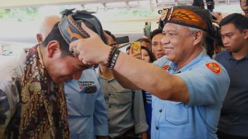 Gibran Rakabuming Raka Didaulat Sebagai Ki Sunda Utama Oleh Abah Anton Charliyan Di Padepokan Abah Umuh Sumedang