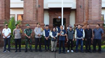 Kapolres Badung Hadiri Pendistribusian Logistik Pemilu 2024 dari Gudang KPU ke PPS Desa dan Kelurahan