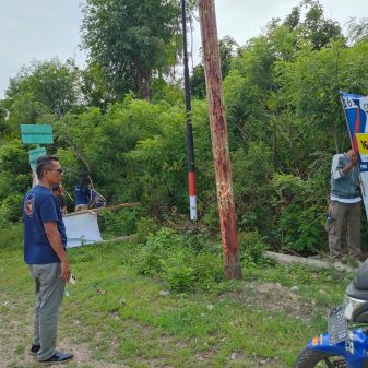 Bawaslu, KPU dan Stakeholder Bersihkan APK dan Bahan Kampanye di Sabu Raijua