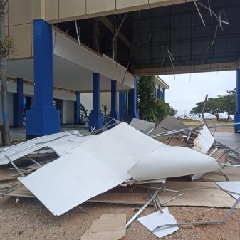Angin Kencang Robohkan Plafon Lobi Kantor Bupati Sabu Raijua 