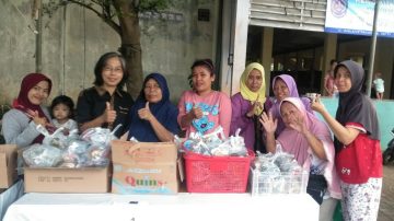 Redaksi Media WBN Dan Biro Depok Agenda Rutin  Berbagi Tajil Di Rusunawan Depok