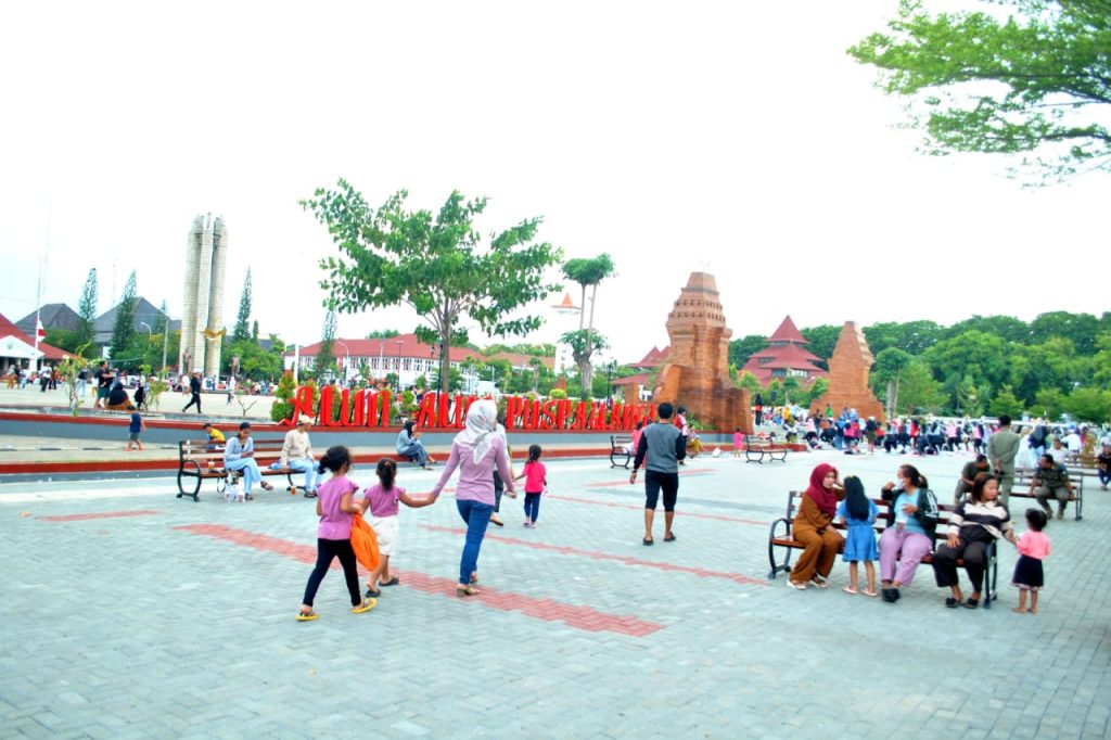 Representasi Alun-Alun Puspa Wangi Sebagai Destinasi Wisata Dan Ruang Publik