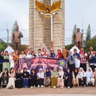 Wujudkan Generasi Muda Cinta Budaya, SMPN 2 Sindang Indramayu Pentas Kesenian