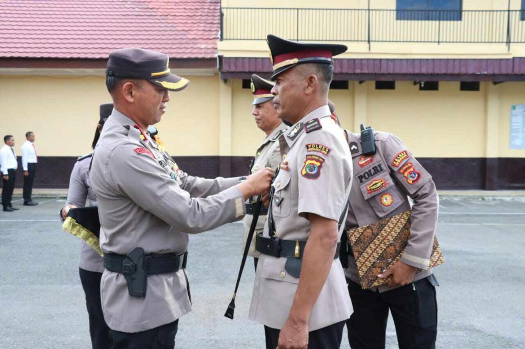 Kapolres Ngada AKBP Padmo Arianto Pimpin Sertijab Kasat Lantas