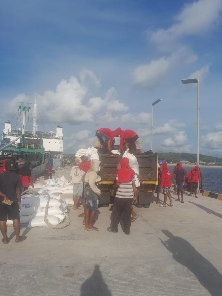 Luar Biasa !! PT NRI Kirim 1.500 Ton Garam Ke Surabaya dan Kupang