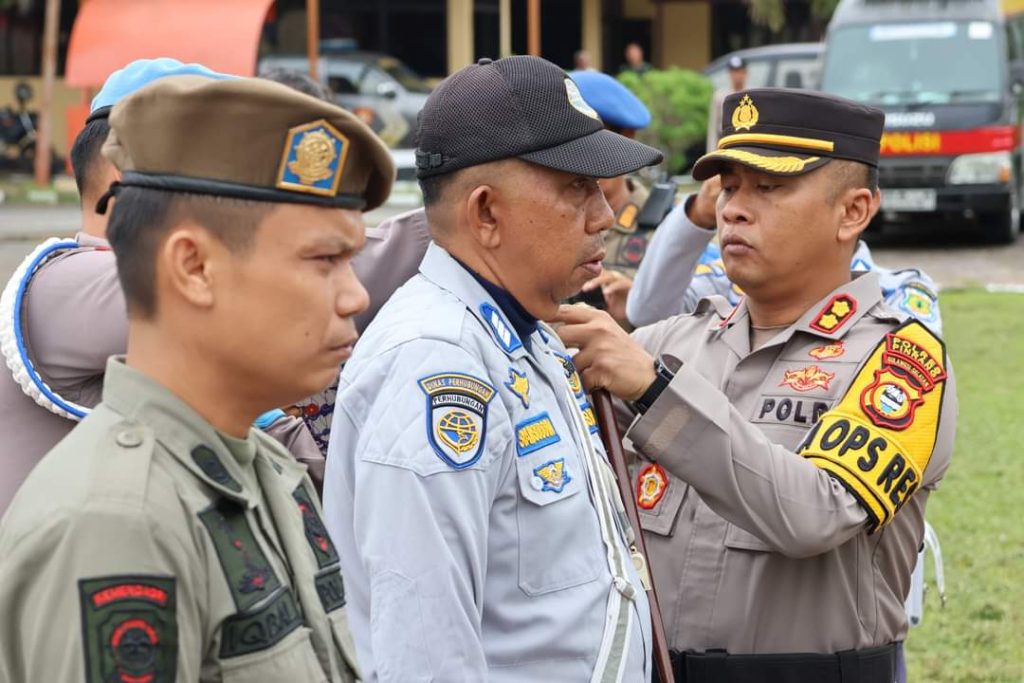 Kapolres Pinrang AKBP. Andiko Wicaksono Pimpin Gelar Pasukan Operasi Ketupat