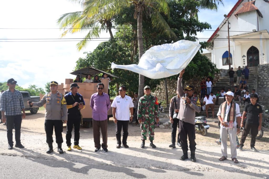 Kapolres Sabu Raijua Lepas Prosesi Drama Kolosal Yesus Sang Mesias